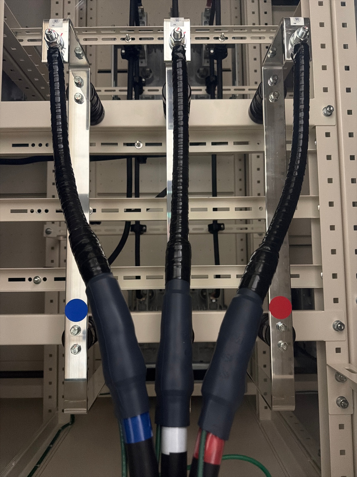 公共施設のキュービクル更新工事を実施しました